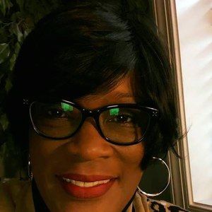 Meet your Posher, Lorraine